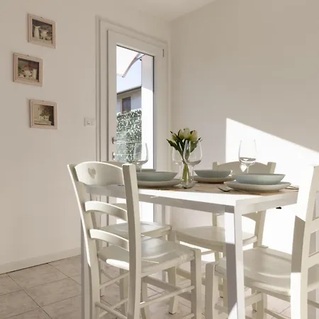 45 Minutes To Venice - By Flora Fagare della Battaglia