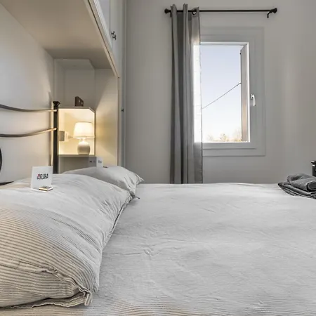 45 Minutes To Venice - By Flora Fagare della Battaglia