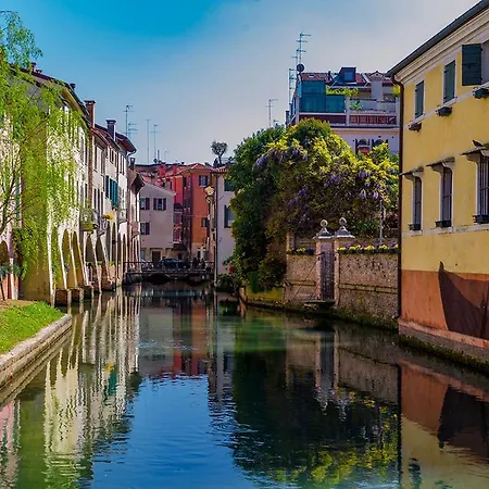 45 Minutes To Venice - By Flora *