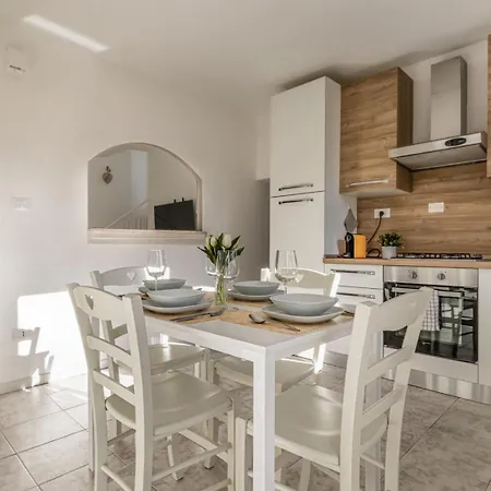 45 Minutes To Venice - By Flora *